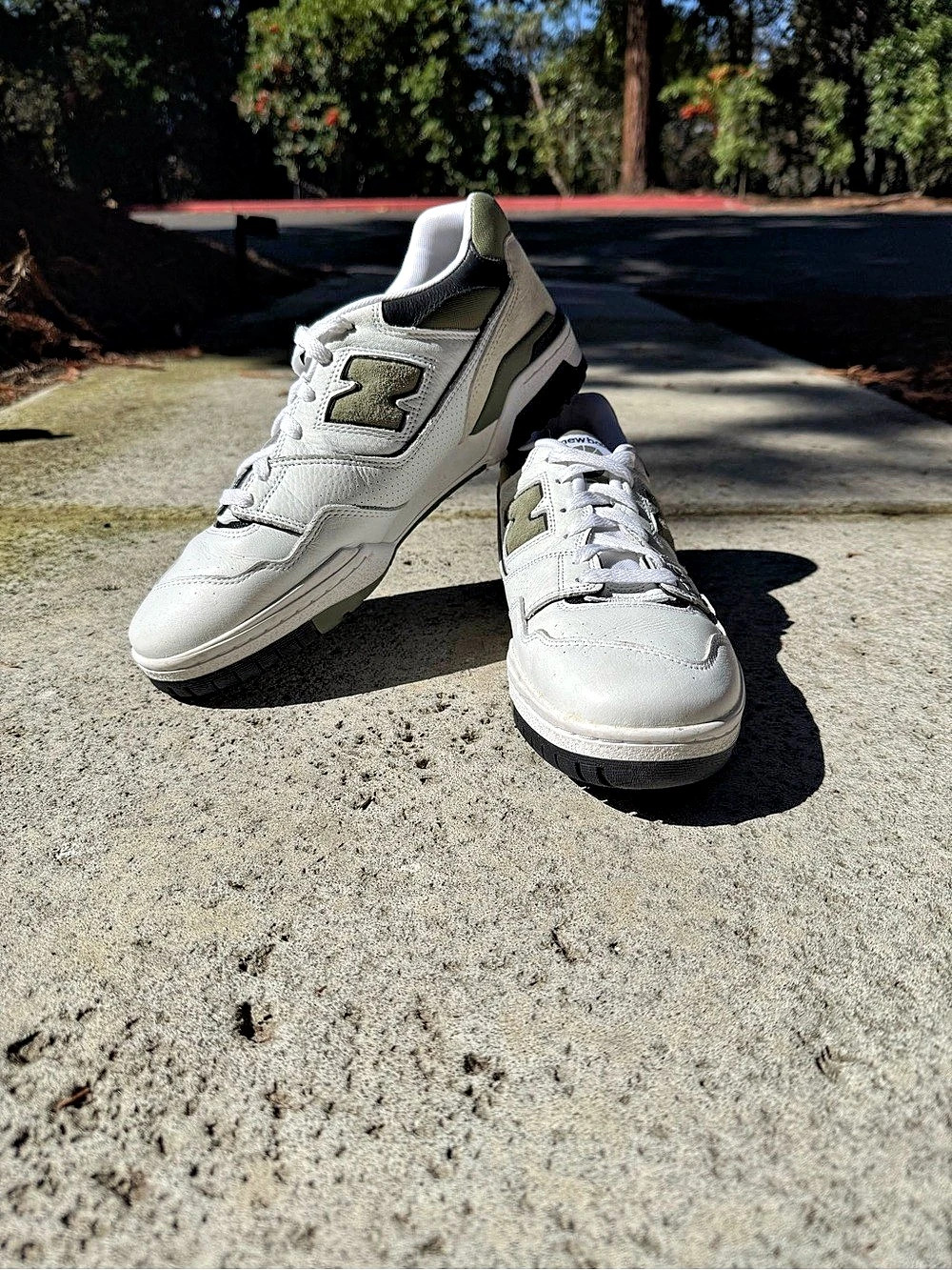 New Balance: 550 Men’s 11.5 / Women’s 12.5